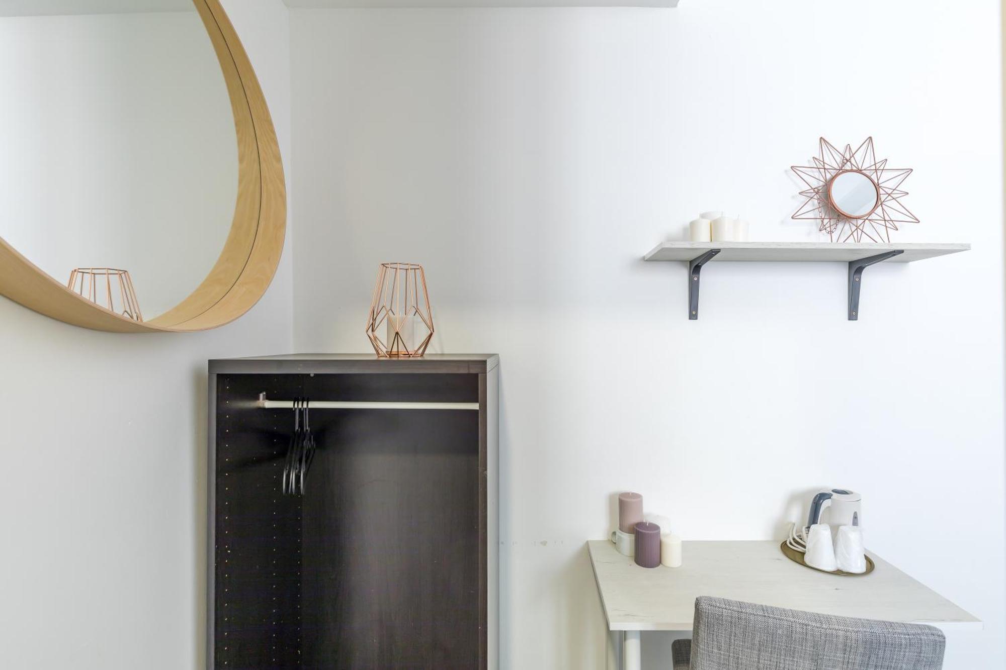 Ayz Juan De Mena - Auto Check-In Property — Photos 1